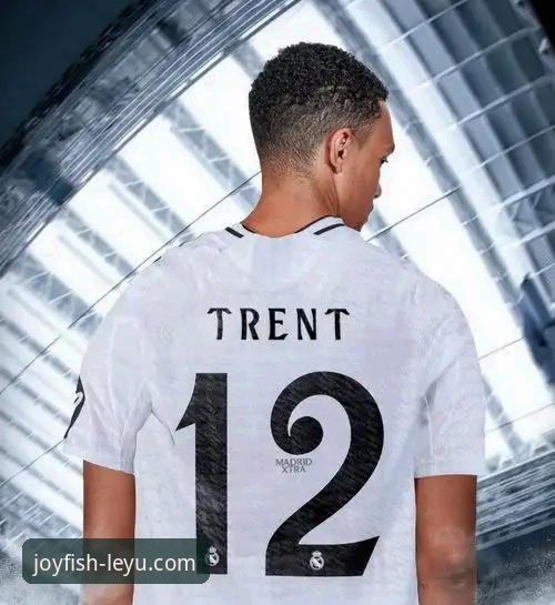 皇马球星场外小插曲深度评测：从阿诺德合影事件看体育资讯获取新范式